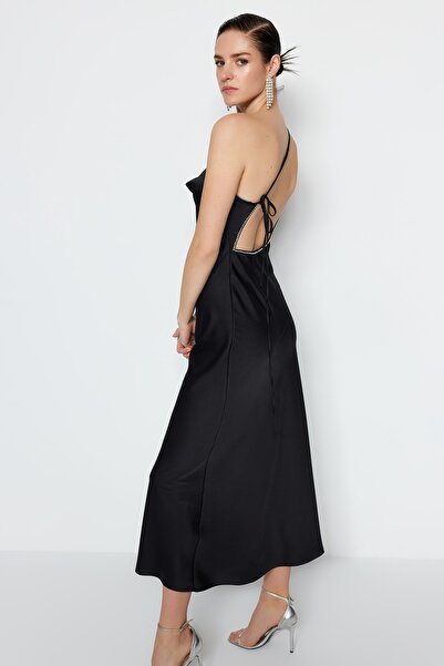 Trendyol Collection Černé tkané saténové dlouhé večerní šaty TPRSS23AE00109