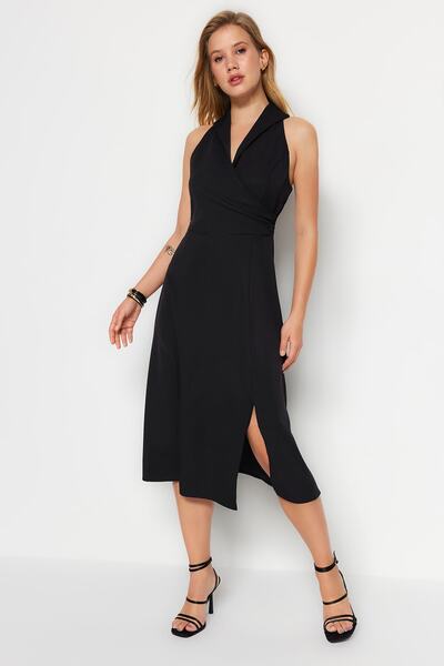 Trendyol Collection Czarna tkana sukienka midi z wycięciem w kształcie litery A i szczegółowym rozcięciem TWOSS23EL02047