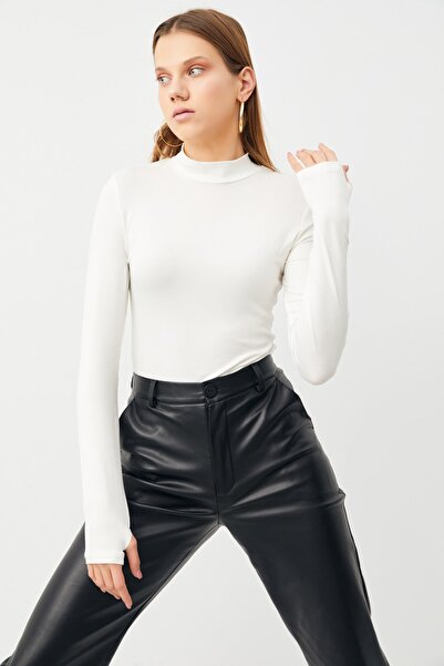 Bipantolon Γυναικείο κορμάκι White Salmon 2 τεμαχίων με λεπτομέρεια στα δάχτυλα