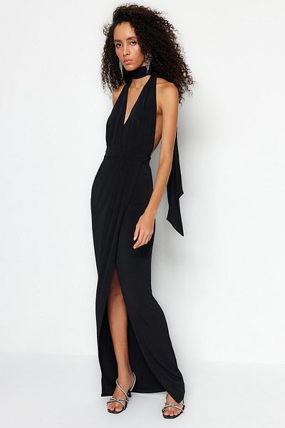 Trendyol Collection Schwarzes langes Abendkleid aus Strick TPRSS23AE00125