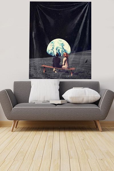 on the clouds O femeie și un bărbat care urmăresc pământul din spațiul cosmic Tapiserie de perete din țesătură din catifea rezistentă la pete