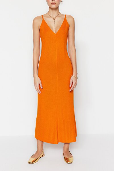 Trendyol Collection Pomarańczowa sukienka maxi z dzianiny - model podstawowy TWOSS20EL1574