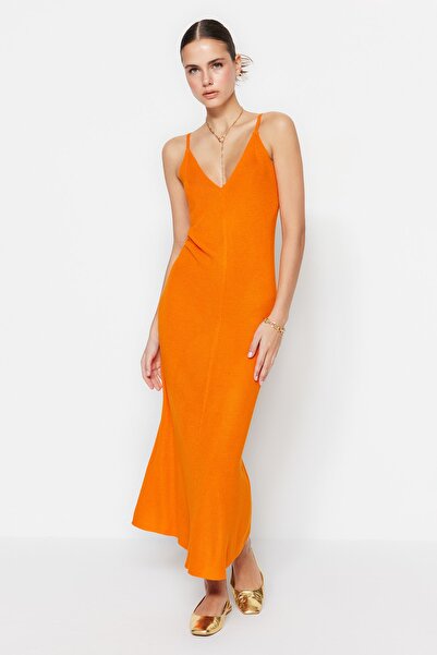 Trendyol Collection Pomarańczowa sukienka maxi z dzianiny - model podstawowy TWOSS20EL1574