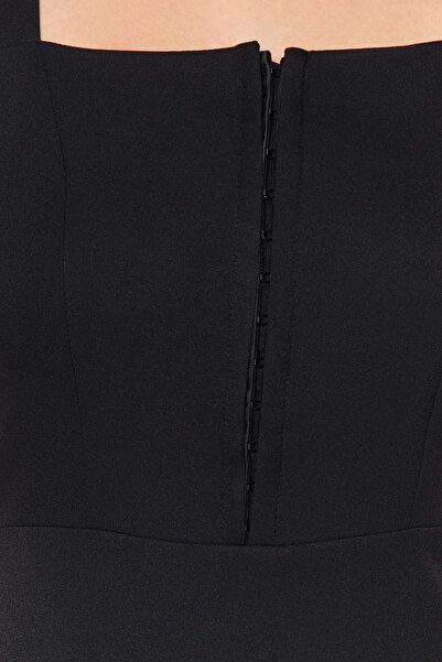 Trendyol Collection Mini tkané šaty s černým čtvercovým výstřihem A-line/zvonový tvar TWOSS23EL01929