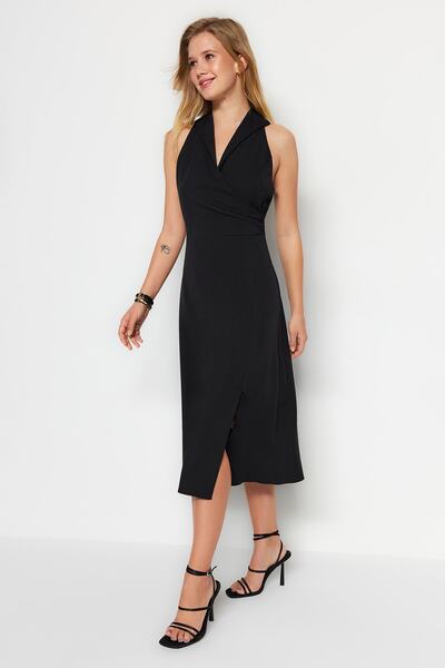 Trendyol Collection Czarna tkana sukienka midi z wycięciem w kształcie litery A i szczegółowym rozcięciem TWOSS23EL02047
