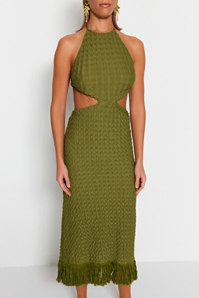 Trendyol Collection Maxi khaki pletené plážové šaty - detail výřezu, TBESS23EL00154