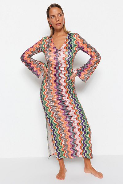 Trendyol Collection Geometrisch gemustertes, tailliertes Maxi-Strick-Strandkleid TBESS23EL00177