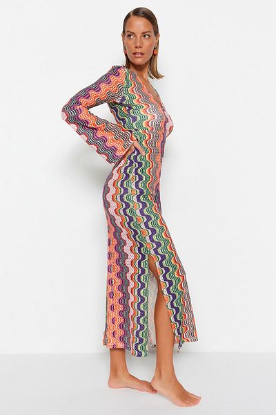 Trendyol Collection Geometrisch gemustertes, tailliertes Maxi-Strick-Strandkleid TBESS23EL00177