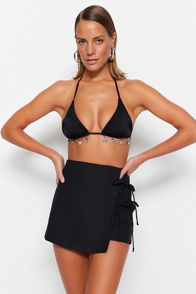 Trendyol Collection Černé tkané vázané kraťasy sukně TBESS23SR00042