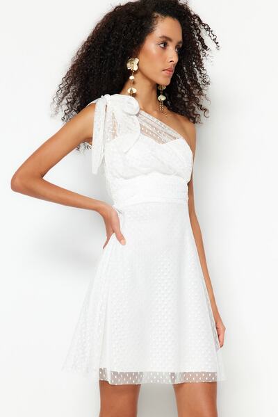 Trendyol Collection Λευκό κοντό βραδινό φόρεμα από τούλι A-Cut - Φόδρα, κοντό νυφικό/νυφικό TPRSS23EL00386