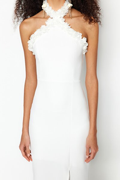 Trendyol Collection Ecru lemované tkané svatební/Nikah dlouhé večerní šaty TPRSS23AE00098