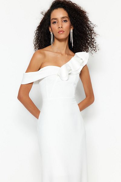 Trendyol Collection Ecru Woven Flounces Svatební/Nikah dlouhé večerní šaty TPRSS23AE00094