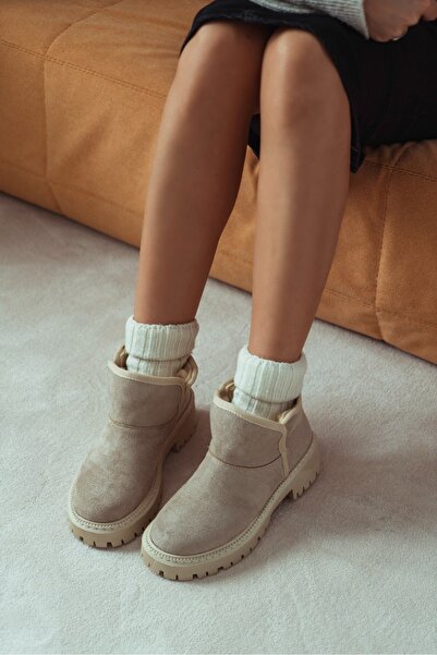 NİŞANTAŞI SHOES Γυναικείες μπότες Lawanda Beige Suede Flat Sole με γούνα στο εσωτερικό