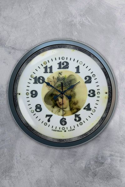 Kasva Concept Gift 40 cm White Metal Girl Wall Clock