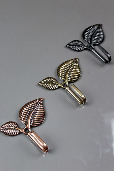 Dizaynhouse Yellow Metal Hanger - Luxury Leaf Design Antique