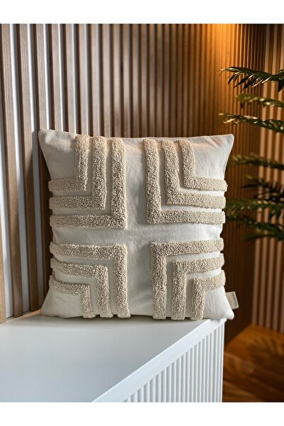 lugarina Ръчно бродирана възглавница от серията Triangle в цвят екрю