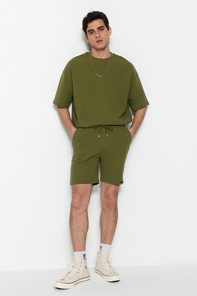 Trendyol Collection Premium-Shorts und Bermudas mit Khaki-Textur – 100 % Baumwolle mit Etikettendetail TMNSS23SR00032
