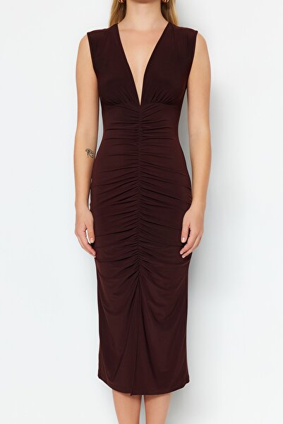 Trendyol Collection Σκούρο καφέ Εφαρμοσμένο/Εφαρμοσμένο Midi Ευέλικτο Πλεκτό Μολύβι Φόρεμα με λεπτομέρεια Shiring TWOSS23EL00751