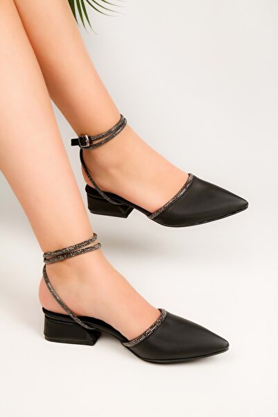 Shoeberry Дамски черни сатенени обувки Yune с каменен ток