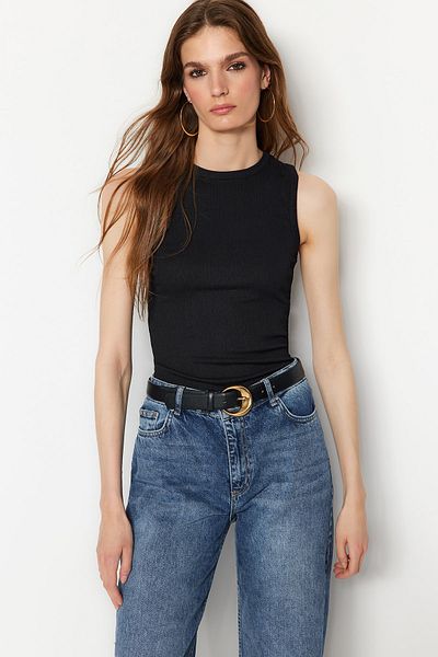 Trendyol Collection Černý vypasovaný/na tělo sedící zavinovač krku/texturovaný pletený atlet TWOSS22AL00075