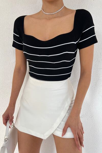 LE CARAMBOLE Γυναικεία Μαύρη Λευκή Ριγέ Καρδιά Λαιμόκοψη Κοντομάνικη Πλεκτή Μπλούζα