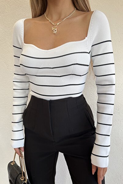 LE CARAMBOLE Dámská blůza z úpletu s bílým černým proužkem Sweetheart Neck