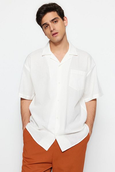 Trendyol Collection Weißes, übergroßes Sommer-Baumwollhemd TMNSS23GO00080
