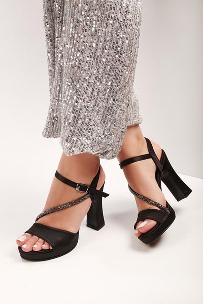 Shoeberry Pantofi cu toc cu platformă din satin negru Lili de damă
