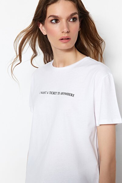 Trendyol Collection Tricou alb, 100% bumbac, cu slogan imprimat, cu croiala confortabilă, de bază, tricotat, cu decolteu, TWOSS20TS0207