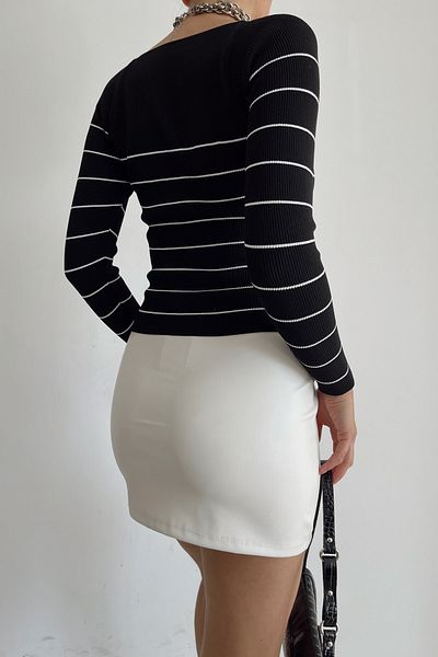 LE CARAMBOLE Pulover de damă cu dungi alb-negru, cu guler inimă, din tricot cu nervuri