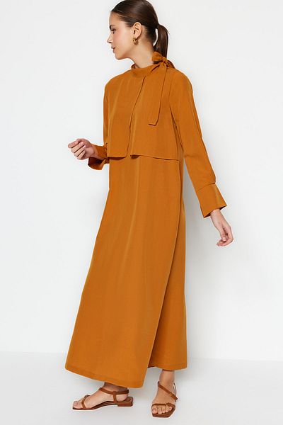 Trendyol Modest Λεπτομερές υφαντό φόρεμα με γιακά κανέλας TCTSS23EB00283