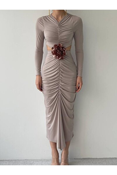 Afiş Butik Φόρεμα με λεπτομέρεια λουλουδιών στη μέση με ντραπέ στυλ με βιζόν