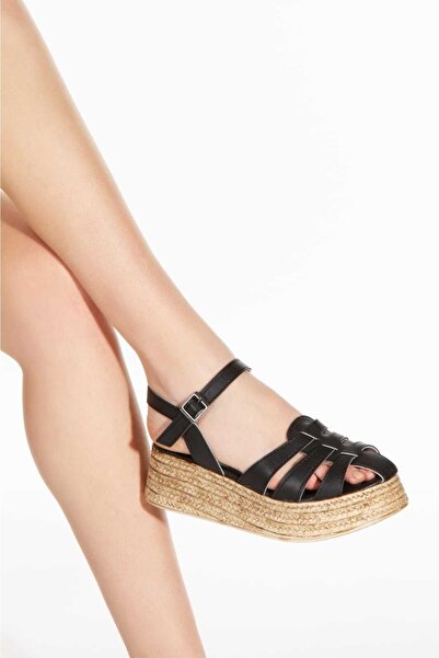 BAKKA صندل نسائي بكعب عريض من الجلد لتقويم العظام من Mila