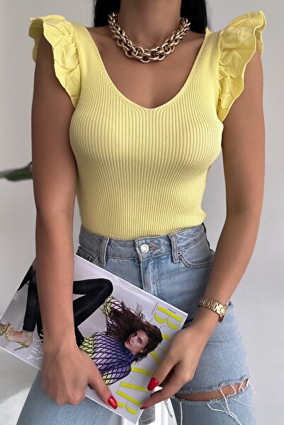 FEMELLE Women's Yellow Ruffle Detailed Knitwear Blouse
