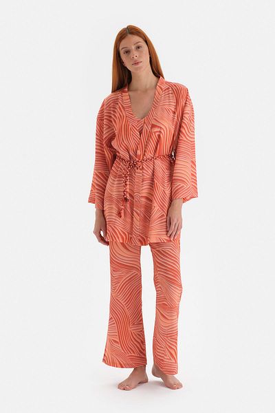 Dagi Morgenmantel aus bedrucktem Satin mit Fliesenmuster und Schlitzdetail