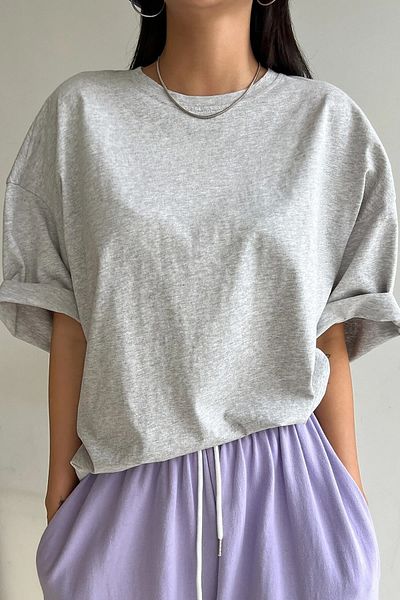 MODAGEN Unisex triko s úžasným šedým oversize zadním potiskem