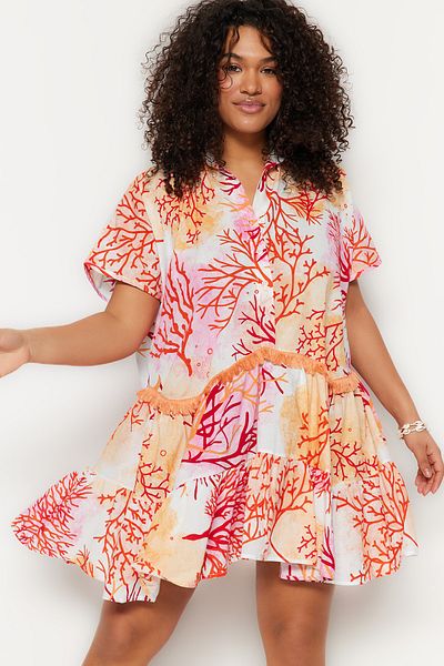 Trendyol Curve Plus-Size-Strandkleid aus Voile mit orangefarbenem Korallenmuster und Rüschendetail TBBSS23AH00003