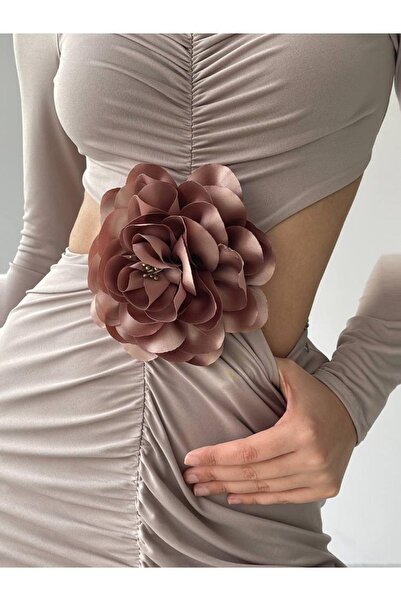 Afiş Butik Φόρεμα με λεπτομέρεια λουλουδιών στη μέση με ντραπέ στυλ με βιζόν