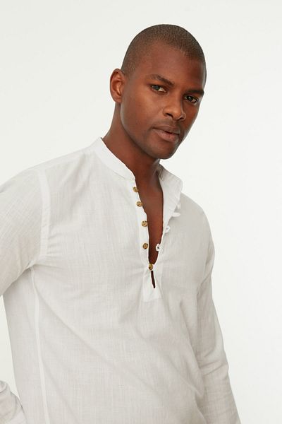 Trendyol Collection Weißes Slim-Fit-Hemd mit halber Knopfleiste und Richterkragen aus 100 % Baumwolle TMNSS20GO0097