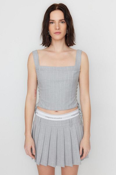 Trendyol Collection X Sagaza Studio šedá proužkovaná blůza s kravatou TCLSS23BZ00003