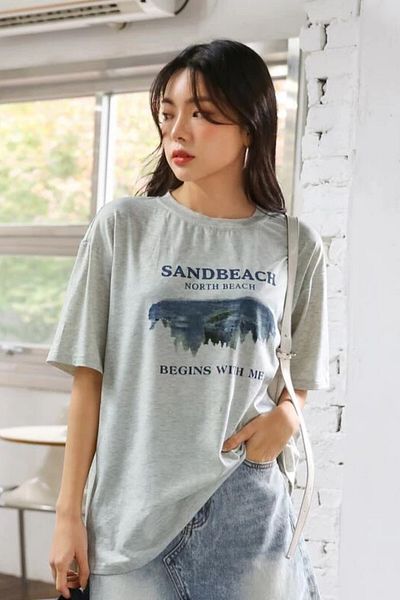 MODAGEN Γυναικείο μπλουζάκι Oversize σε γκρι Sandbeach με στάμπα