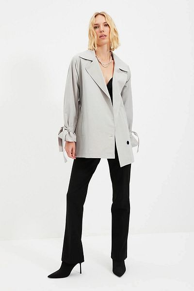 Trendyol Collection Grauer Midi-Trenchcoat mit Gürtel TWOSS21TR0002