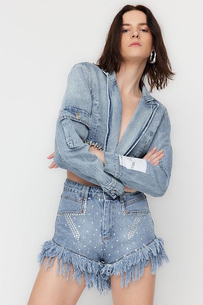 Trendyol Collection X Sagaza Studio Jeansshorts mit Stein-Print in Blau TCLSS23SR00000
