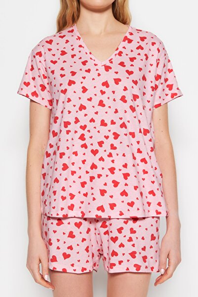 Trendyol Collection Rosafarbenes Pyjama-Set aus 100 % Baumwolle mit Herzmuster und Shorts THMSS23PT00013