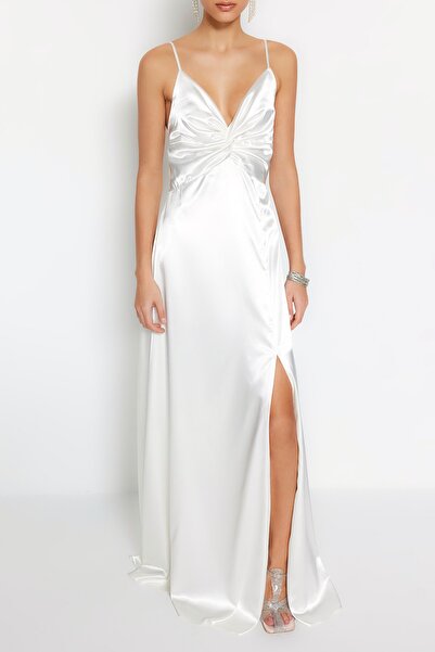 Trendyol Collection Ekrü bélésű szőtt szatén esküvői/Nikah hosszú estélyi ruha TPRSS23AE00148