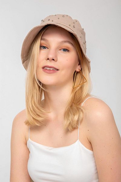 Saria Moda Beige Bucket Hat with Stones on it
