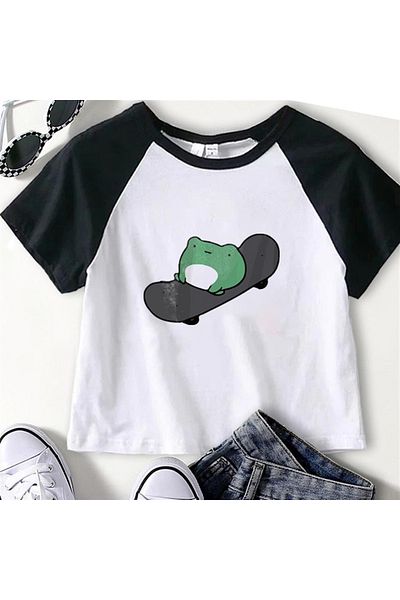 Touz Crop alb cu mâneci raglan imprimate cu broasca de skateboarder zilnic