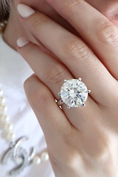 Crystal Diamond Zirconia Işıklı Kutuda 10 Karat Tektaş Yüzük