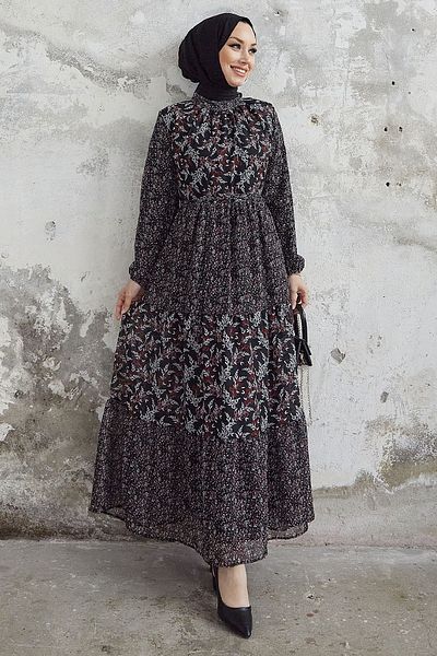 InStyle Květinové šifonové šaty Nessa s páskem - černé
