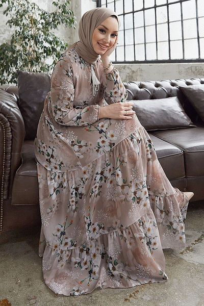 InStyle Λεπτομερές φόρεμα σιφόν με μοτίβο Liviza με φούντα - Μπεζ